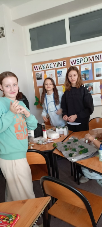 1933615590232430502_1764919555673(1)